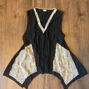 POL Black and Gold Sleeveless Blouse